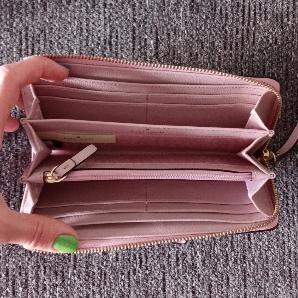 💞HTF Kate Spade💞 - Baldwin Street Nisha Wallet